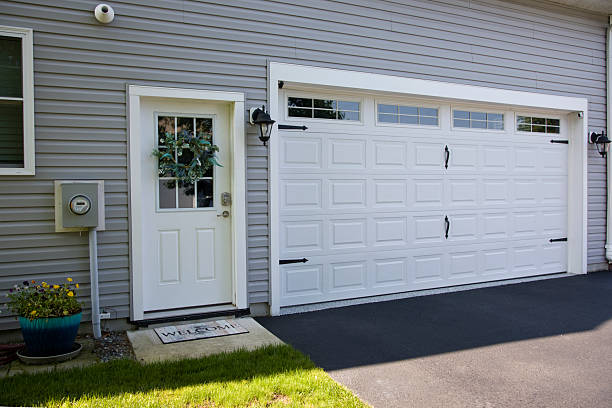 24/7 Emergency Garage Door Panel Replacement experts in Mesa del Caballo, AZ
